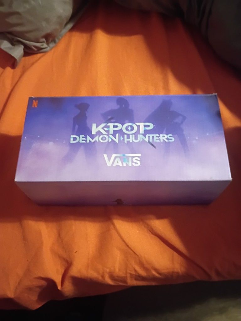 Vans K Pop Huntrix Shoes 3.5 Size