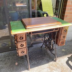 1910 Singer Sewing Machine | Antique Desk | Stand Thumbnail