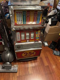 Electronic Quarter Slot Machine