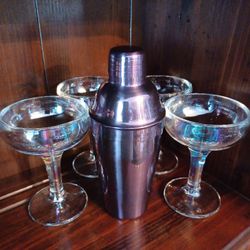  Shaker & 4 Coup Cocktail  Glasses 