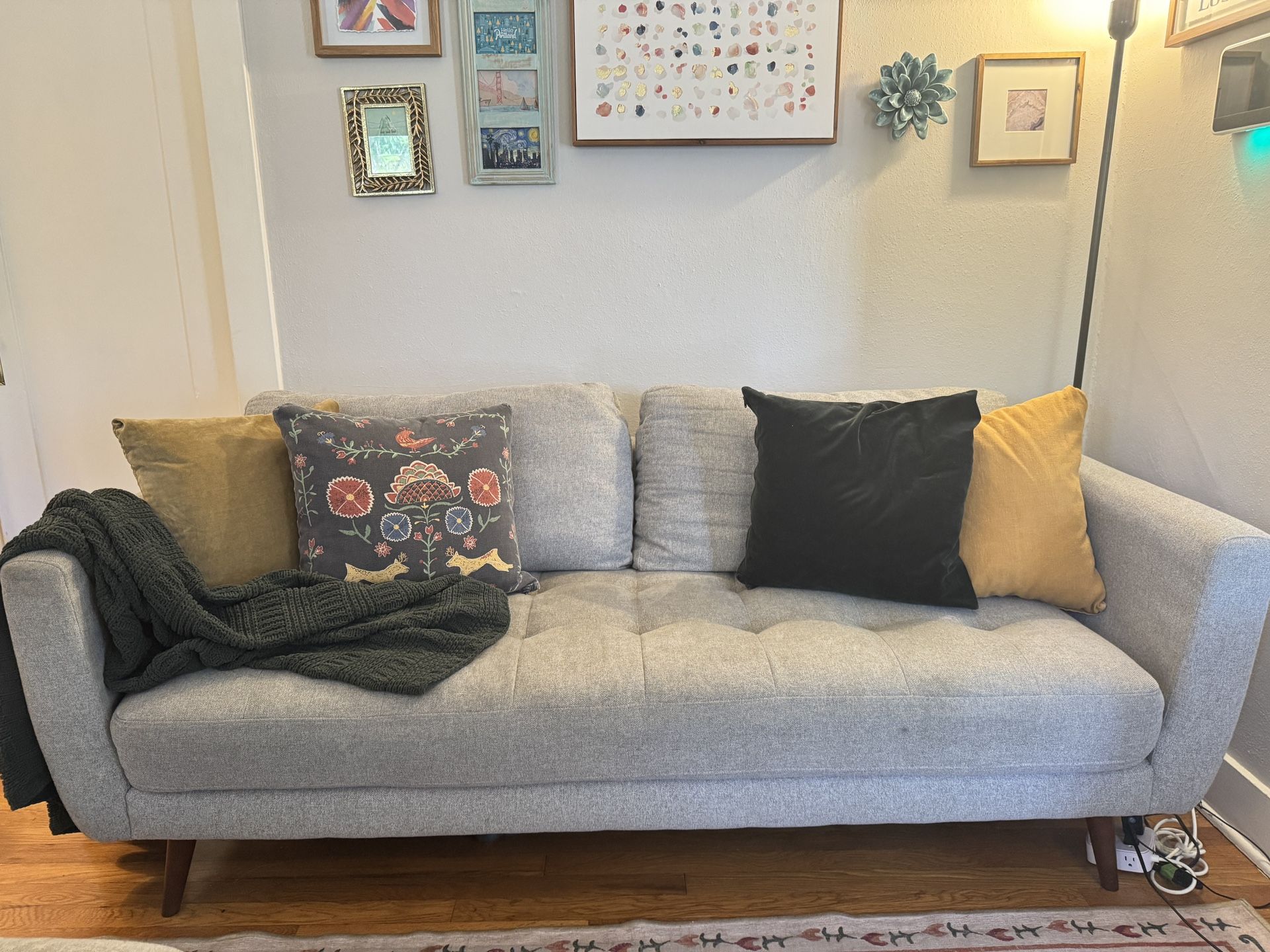 Free Living spaces Ginger Collection Grey Sofa & loveseat With ottoman