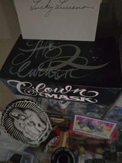 MISTER CARTOON AUTOGRAPHED RAIDERS MASK MINT CONDITION.
