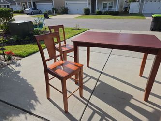 Kitchen / dinette table