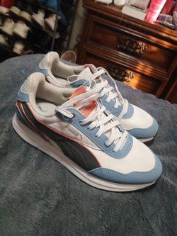 Women shoe pumas