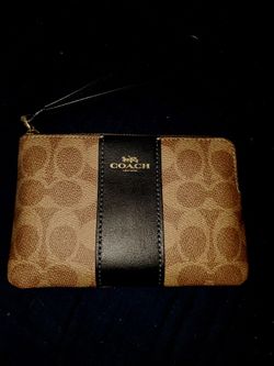 COACH  Corner Zip Wristlet