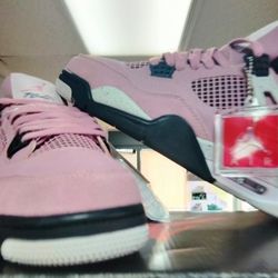 Retro Jordan 4s 