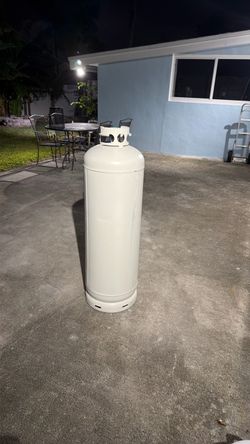 Propane  100lb Tank Full