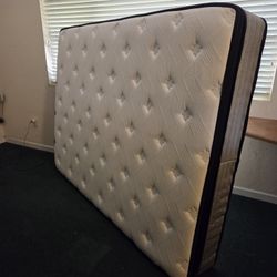 Queen Matress Like New $20