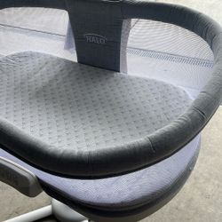 Halo Soothing Swivel Bassinet 