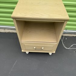 Beautiful Side Table W/wheels