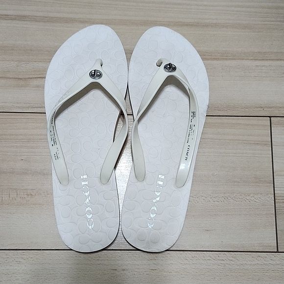 Coach abbigail flip flops