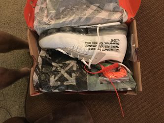 Off Whites X Vapormaxes Size ten! In Perfect Condition! With Box All the Extra Laces and Receipt.