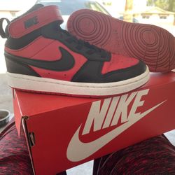 Nike Court Borough Mid 2 Kids Size 12.5 C