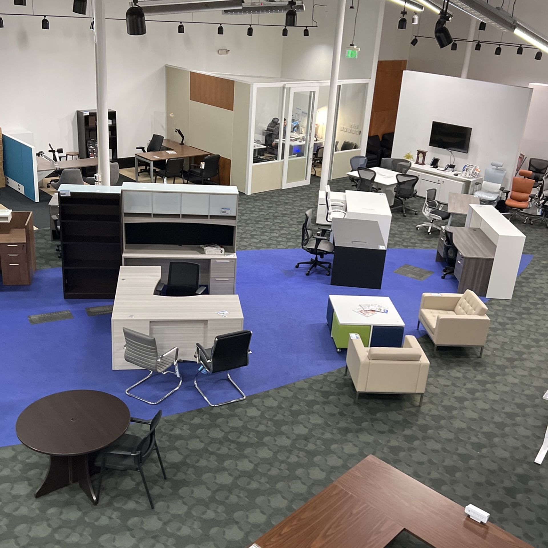 Entire show room liquidation