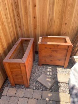 Beautiful handmade cedar planter box x2