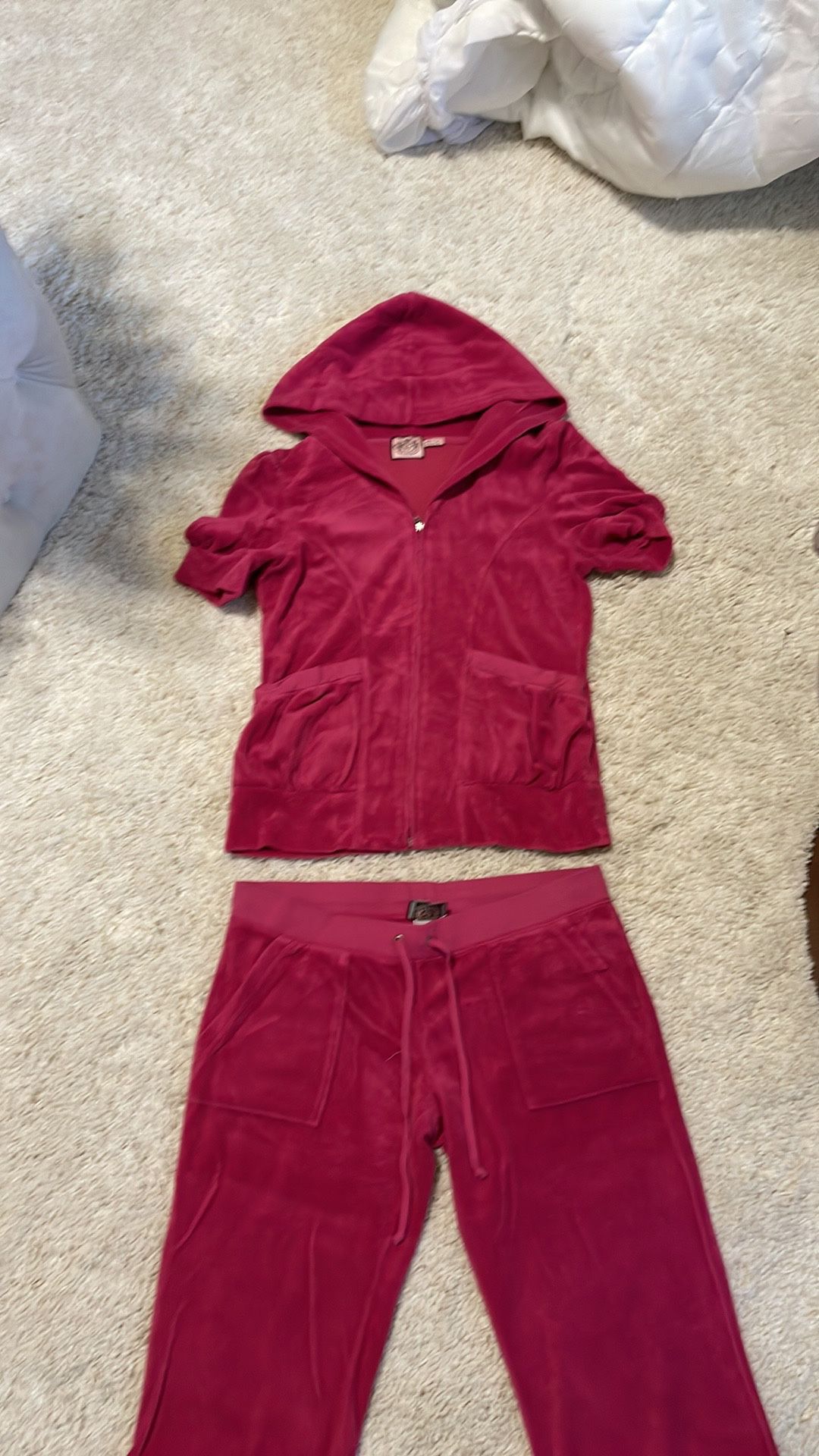 Original juicy couture set Terry hot pink medium pant large bottom.  short sleeve, pants with back pockets. Worn a couple times