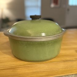 Vintage 70s Green 4-qt Dutch Oven