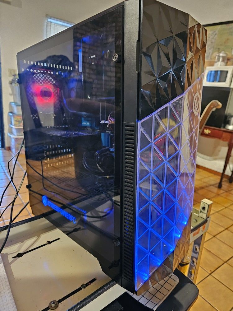 Gaming CYBERPOWER PC.  Six Core-3.50GHz-CPU, 16GB Ram, 256GB SSD+4TB HDD, Radeon R7 240