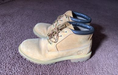 Womens Timberland Boots Mid Size 7