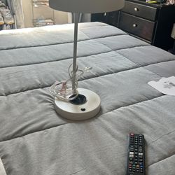 Lámpara Con Cargador Pa Teléfono 