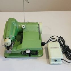  JUKI Baby Blindstitch CM-606 Sewing Machine