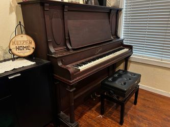 Brown piano, 88 keys, 3 pedals