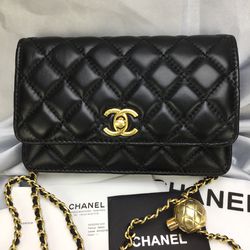 Chanel Classic shoulder Flap bag in beige quilted lambskin and gold  hardware at 1stDibs