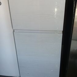 New Whirlpool Top And Bottom Refrigerator White 