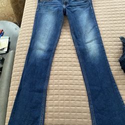 Hollister jeans boots cut. Can only meet East Side 