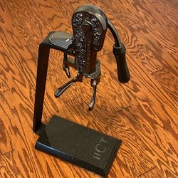 Front gate Wine Bottle Corkscrew Opener Black