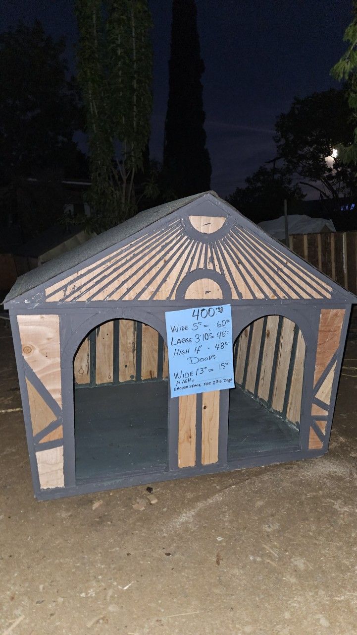 XL Dog House (Available)