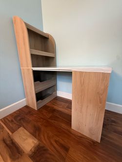 Modern Oak Student Desk w/ Bookshelf & Storage – great for dorm, or Small Spaces