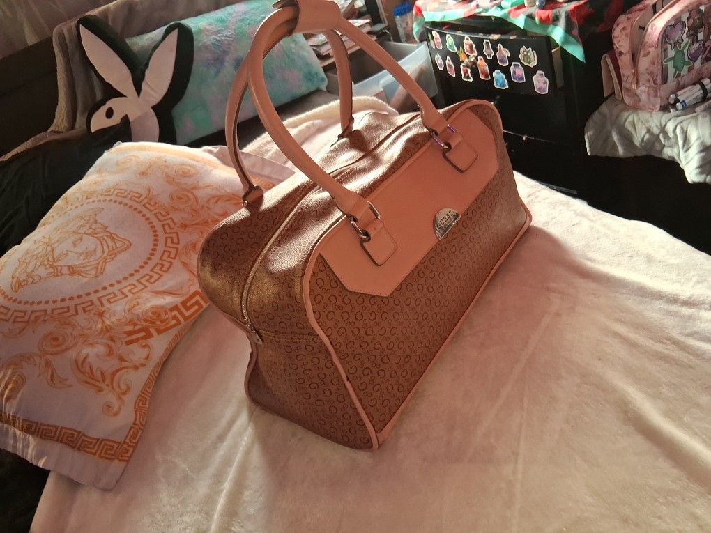 Guess Traveling Bag