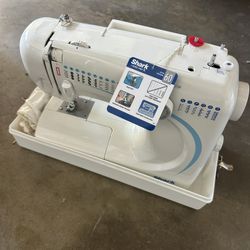 Sewing Machine LIKE NEW 