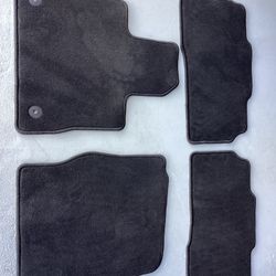 2020-2025 Genuine  Ford Explorer Black Carpet  Front and Rear Floor Mats 4PC SET Like New $50.00 Firm Universal  Fit for Most Cars, Trucks, SUVs or Va