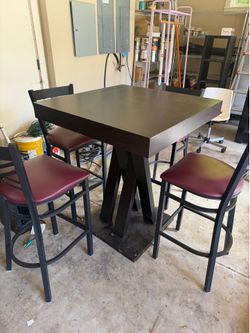 3’x3’ table with chairs