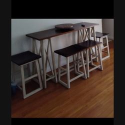 Pub Table w/ bar Stools