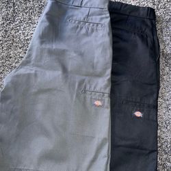 LOOSE FIT DICKIES SHORTS  SIZE 38