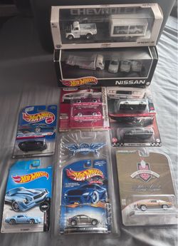 Die Cast Lot HotWheels Auto World