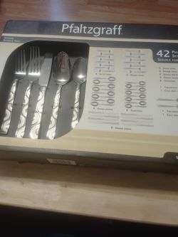 New 42 pieces pfaltgraff service for 8