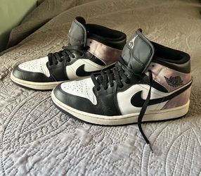 Nike Air Jordan 1 Mid Sneakers