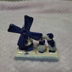 Vintage Delft Blue Holland Hand Painted Windmill (Spins) With Kissing Couple