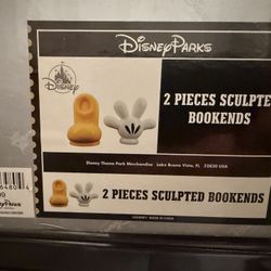 2 Pieces Sculpted Bookends 