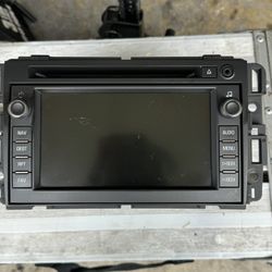 2007 GM Bose Screen CD Player With Rear View Camera Input 