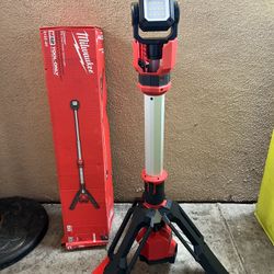 Milwaukee M12 12-Volt Lithium-lon Cordless 1400 Lumen ROCKET LED Stand Work Light (Tool-Only)