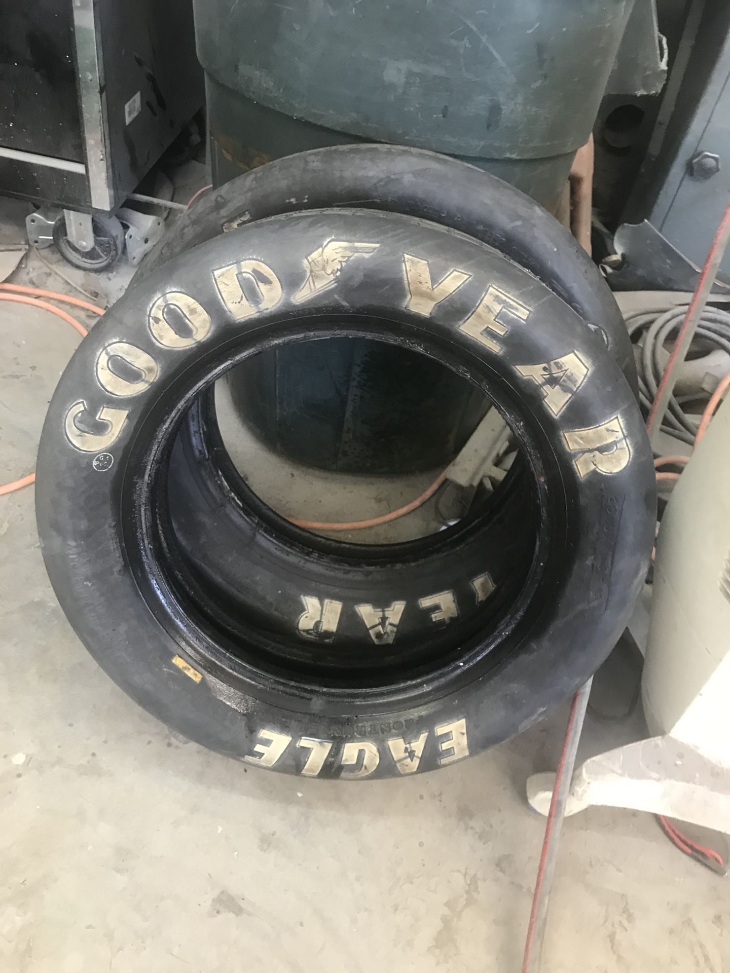 Goodyear 25x4.5x15 front runner drag racing tires