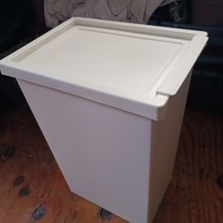 Kitchen Garbage CAN. Ikea.