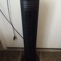 HOLMES 30 inch TOWER FAN oscillates 3speed has up to 2 hour timer option  FIRM PRICE.  IN EAGLE ROCK 