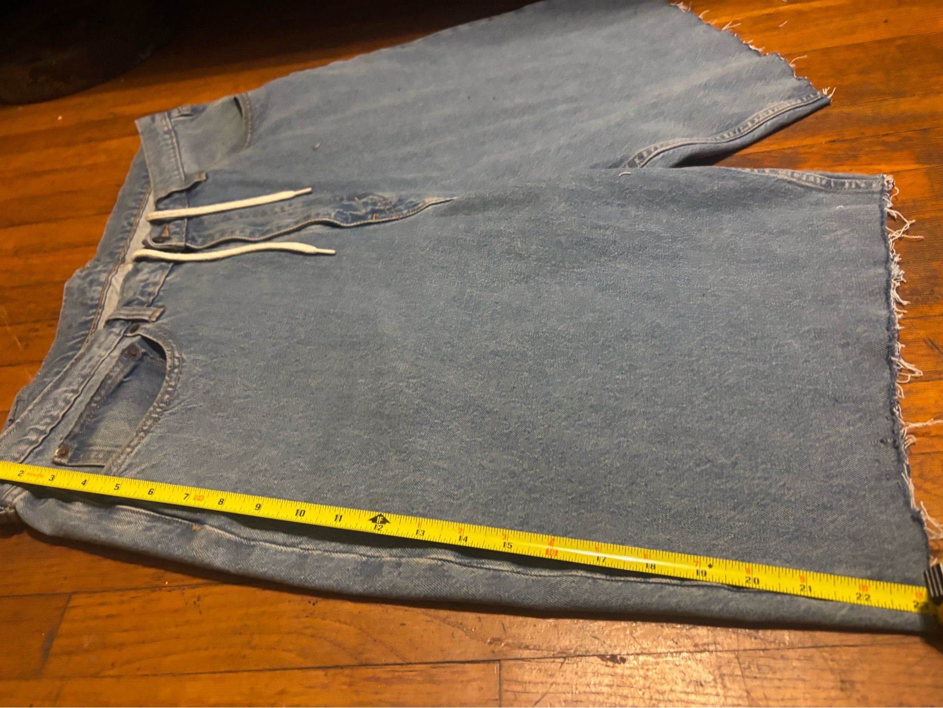 (38) Waist Original Levi’s Strauss Super baggy jorts.
