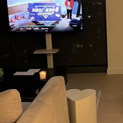 Hisense U6 55” TV with TV stand